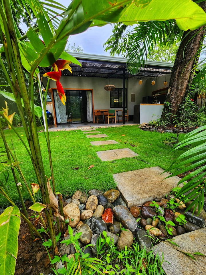 Casa 1 seen from the garden